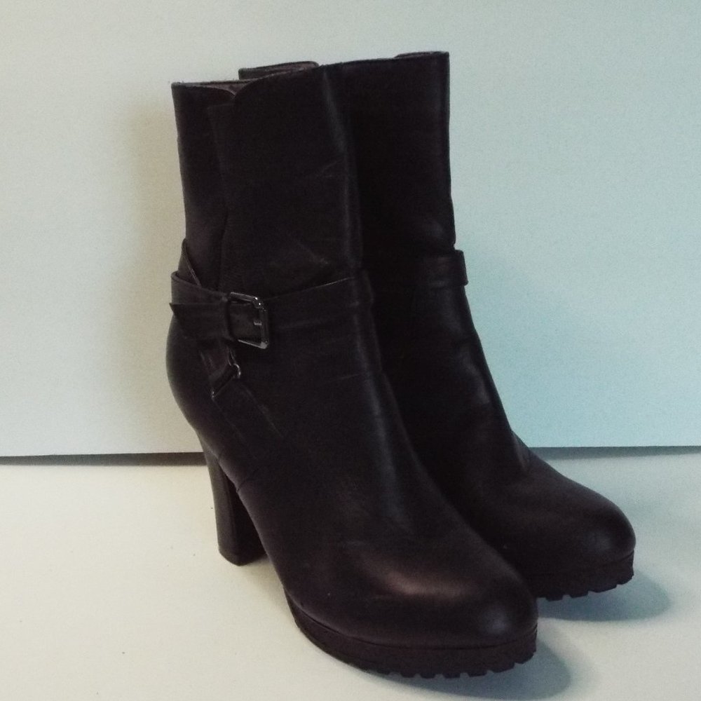 Pre-Owned Lane Bryant Womans Size 10 Wide Black Zip Up Round Toe Ankle Boots